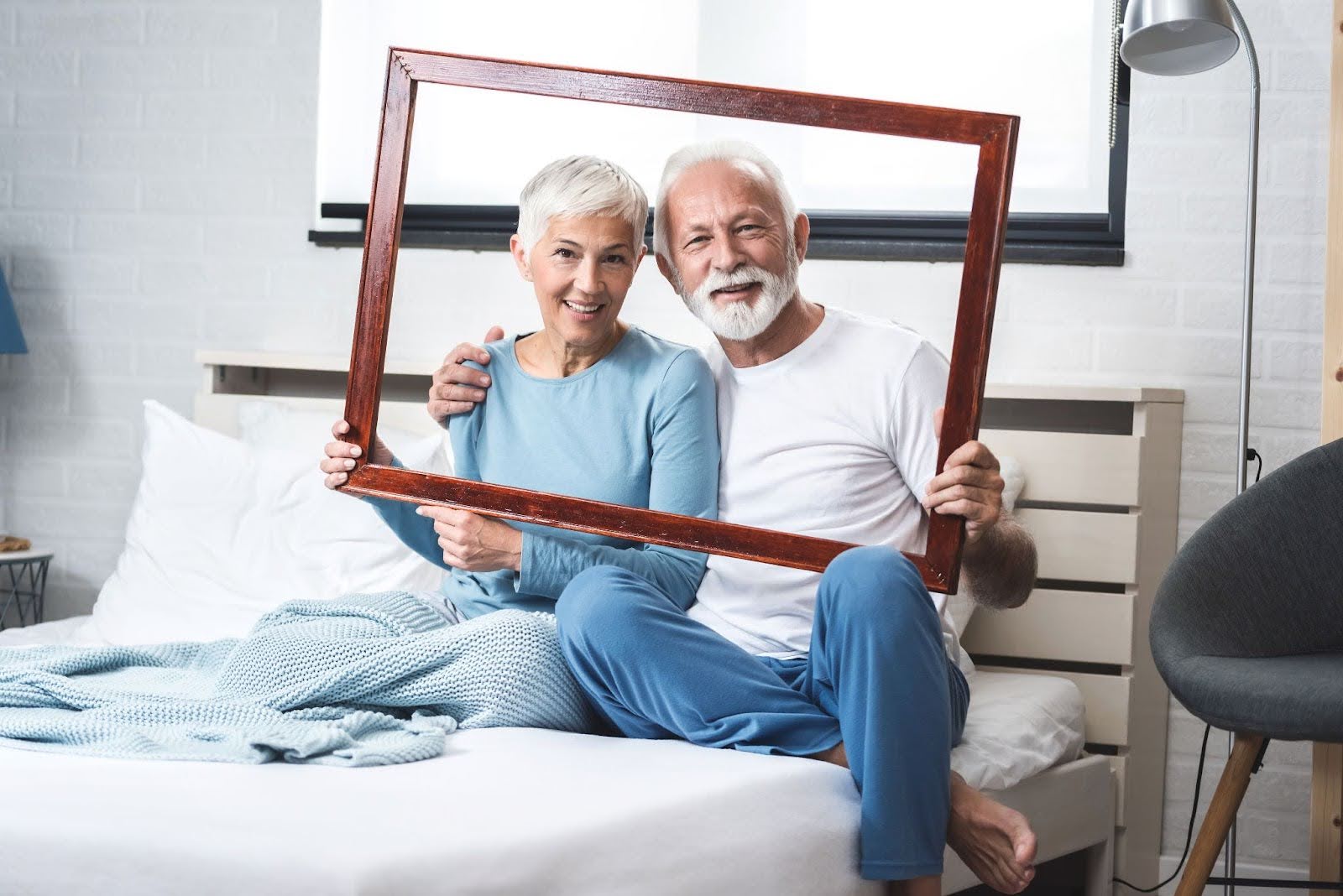 couple moving to a senior apartment